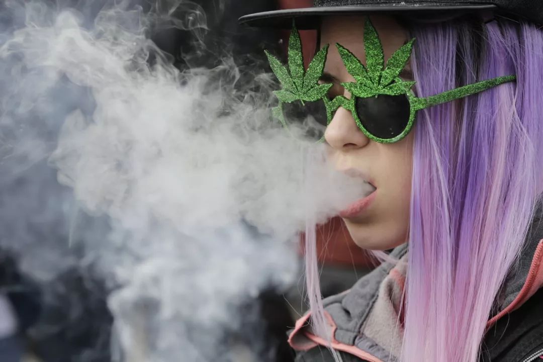 大麻合法化！曾吸食大麻的加拿大总理笑了