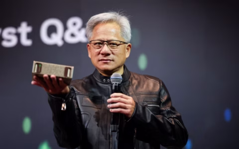 Nvidia市值突破4万亿美元市值之巅，估值泡沫还是千载难逢的机会？